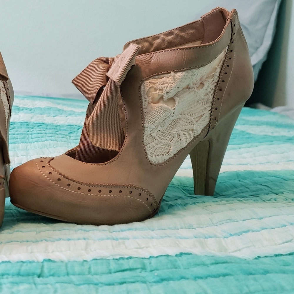 Vintage Tea Lace Heels